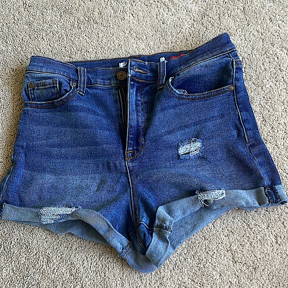 Distressed denim jean shorts size 8
